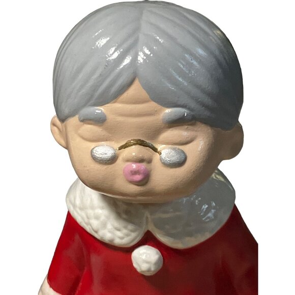 Kissing Santa & Mrs Claus Homemade Ceramic Decor - Picture 5 of 9